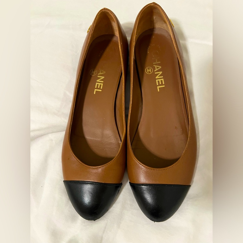 Authentic Chanel Interlocking CC Logo Leather Ballet Flats